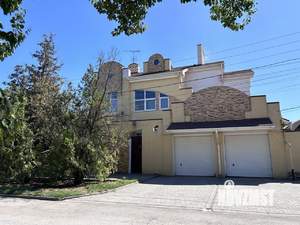 Дом 286м², 2-этажный, участок 10 сот.  