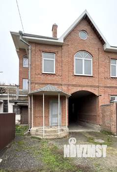 Дом 250м&sup2;, 3-этажный, участок 2 сот.  