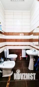 Дом 240м², 2-этажный, участок 6 сот.  