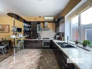 Дом 220м², 2-этажный, участок 5 сот.  