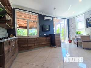 Дом 220м², 3-этажный, участок 6 сот.  