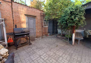 Дом 204м&sup2;, 3-этажный, участок 6 сот.  