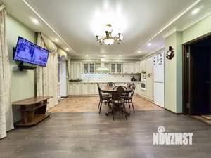 Таунхаус 217м&sup2;, 3-этажный, участок 1 сот.  