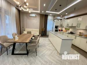 Дом 330м², 2-этажный, участок 8 сот.  
