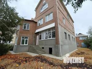 Дом 180м&sup2;, 3-этажный, участок 6 сот.  