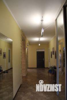 Коттедж 260м², 2-этажный, участок 5 сот.  