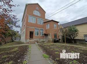 Дом 180м&sup2;, 3-этажный, участок 6 сот.  