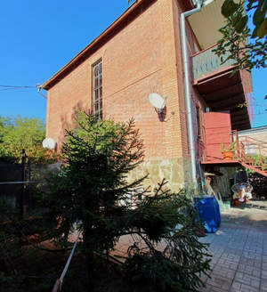 Дом 204м&sup2;, 3-этажный, участок 6 сот.  