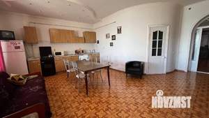 Дом 262м&sup2;, 3-этажный, участок 3 сот.  