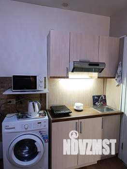 Студия квартира, посуточно, 44м2, 1/3 этаж