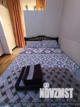 Студия квартира, посуточно, 44м2, 1/3 этаж