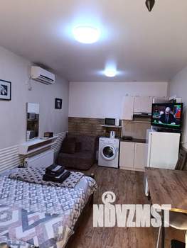 Студия квартира, посуточно, 44м2, 1/3 этаж