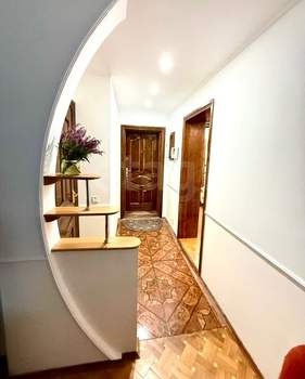 3-к квартира, вторичка, 63м2, 1/5 этаж