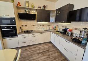 3-к квартира, вторичка, 75м2, 3/3 этаж