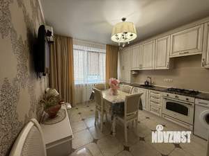 2-к квартира, вторичка, 63м2, 1/4 этаж