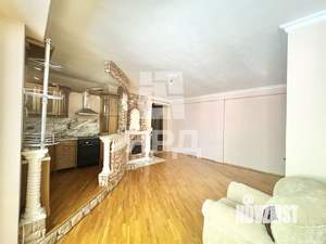 2-к квартира, вторичка, 72м2, 1/3 этаж