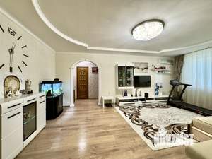 3-к квартира, вторичка, 105м2, 1/10 этаж