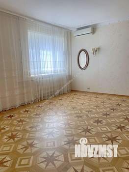 4-к квартира, вторичка, 140м2, 1/6 этаж