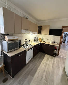 2-к квартира, вторичка, 63м2, 1/9 этаж