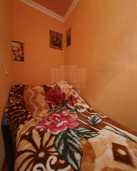 3-к квартира, вторичка, 74м2, 1/1 этаж