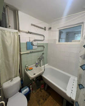2-к квартира, вторичка, 43м2, 1/4 этаж