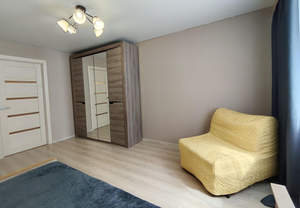 2-к квартира, вторичка, 56м2, 1/10 этаж