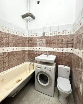 4-к квартира, вторичка, 68м2, 1/1 этаж