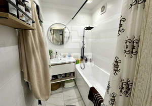 2-к квартира, вторичка, 65м2, 1/3 этаж
